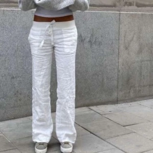 Alobha linnebyxor - ⚠️DIREKTPRIS: 900 kr + frakt 69 kr⚠️ Säljer nu dessa populära linnebyxor från Alobha! Tänkte sälja dessa så fort jag fått mina nya jag beställt som kommer om ca 1 vecka 💓 