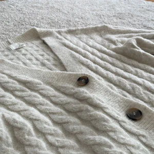 Fin beige stickad kofta  - Säljer för jag inte använder mer💓