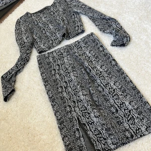 NEW IN SET - Helt nytt leopard urgulligt set som passar utmärkt till en utekväll eller bara att ha till vardags🌸