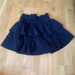 Svart kjol  - En svart kjol i storlek s 