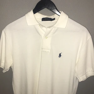 Ralph lauren Piké - Använd 1 gång, som ny! Storlek XS men är en lång modell så passar längre killar med storlek S.