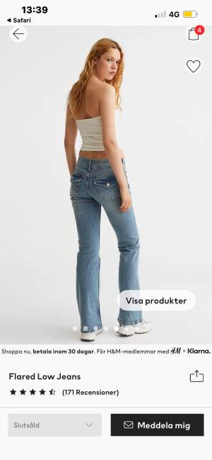 Säljer dessa populära lågmidjade jeansen från hm med fickor där bak, helt slutsålda på hemsidan✨✨
