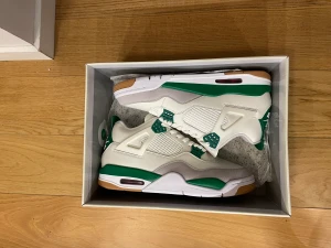 Jordan 4 Sb  - Jordan 4 Sb🔥, Ds (nyskick)🤩 Storlek 43✅, skor som kommer att gå upp i pris upp🔜🔛🔝. Kom med bud i PM👍