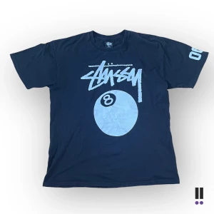 stussy 8ball tee - t-shirt från stussy 💜size L 💜pit to pit 53cm