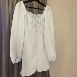 Gina klänning  - En klänning från Gina som knappt är använd, super fin blå men syns inte bra på bilden så kom privat för fler bilder ❤️