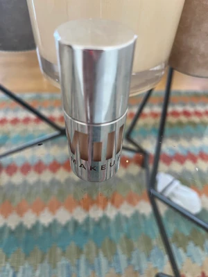 Milk makeup future fluid concealer 9N - Endast testad 