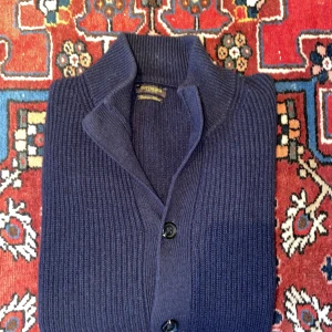 Guttridge  - Cond 7/10 Nypris 1200 Inhandlad hösten 2021 Fint skick men blivit nopprig som behöver kammas bort.