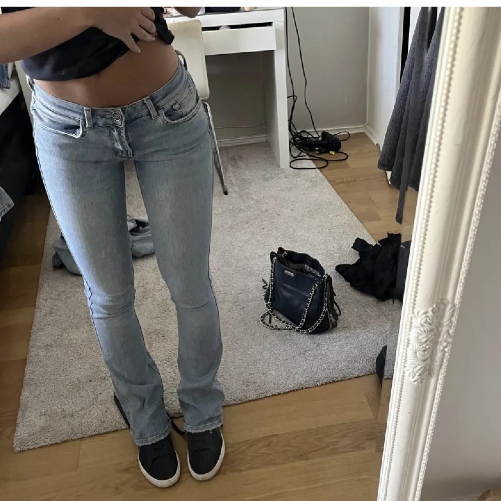 Superfina lågmidjade jeans!! Hör av er vid frågor eller fler bilder. Jeans & Byxor.