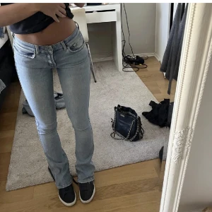 Lågmidjade jeans - Superfina lågmidjade jeans!! Hör av er vid frågor eller fler bilder