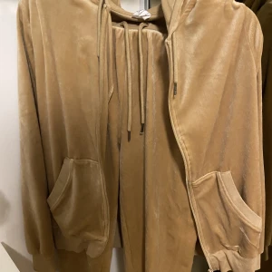 myssett - superskönt sett😍 använt ca 3 gånger! hör av dig för fler bilder❤️