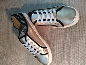 Helt nya BeBe guld sneakers 41  - Helt nya BeBe guld sneakers 41 