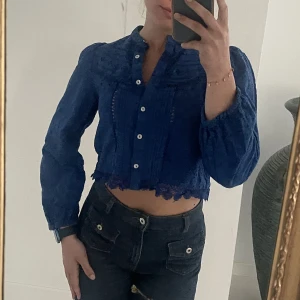 Topp - Toppen har en väldigt fin blåfärg med fina smådetaljer. 