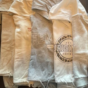 Gina Tricot - olika tröjor - 5st fina tröjor med olika tryck från Gina Tricot.