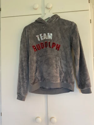 Jul hoodie - En hoodie ifrån h&m med Rudolf på luvan, jätte mjuk o mysig!