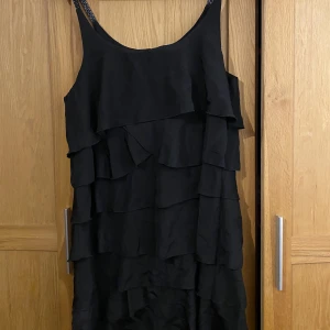 Volangklänning - Kommer tyvärr inte till användning🍓🐇🍒🧚🏼‍♀️