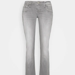 LTB jeans - Säljer dessa låg midjade LTB jeans. I bra skick, skriv privat för andra bilder. Nypris är 829 kr. 