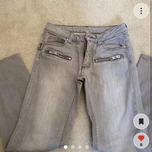 Gråa jeans ifrån Zadig, för små passar inte mej. Slim-fit modell, nypris 2,500 kr