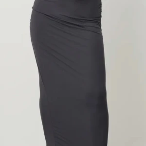 Långkjol GinaTricot - Säljer denna underbara och sköna kjol eftersom den ej kommer till användning! Ni kan gärna skriva olika bud och kolla med mig senare!❤️