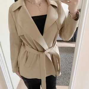 Beige kappa - Blair vibes! Söt!