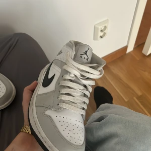 Jordan mids  - Säljer mina jordans mid storlek 39.