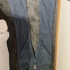 Coola jeans - Riktigt snygga jeans som tyvärr inte passade mig när jag beställde dem (de var för tighta)😭