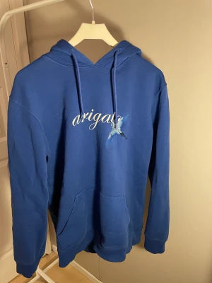 Axel Arigato hoodie - Säljer denna Axel Arigato hoodie då den är för liten för mig. Den är använd men fortfarande i bra skick. Skriv dm för frågor eller mer bilder.