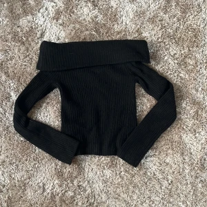 Off-shoulder tröja - Hm, off-shoulder tröja. Aldrig andvänd. 