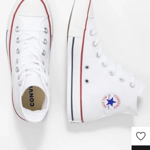 Converse skor  - Jag säljer två par Converse🩷 en i st 36,5 och de passar mig bra och jag har st 38 🩷så det är stora i storleken  De andra paret är i st 35 så de passar st 36,37 🩷 Orginalpris 799 ✨✨