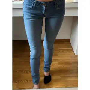 Jeans från H&M i strl 28/M Fint skick 