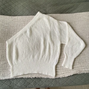 Tröja - Aldrig använd i mycket bra skick. Köpt från sellpy!