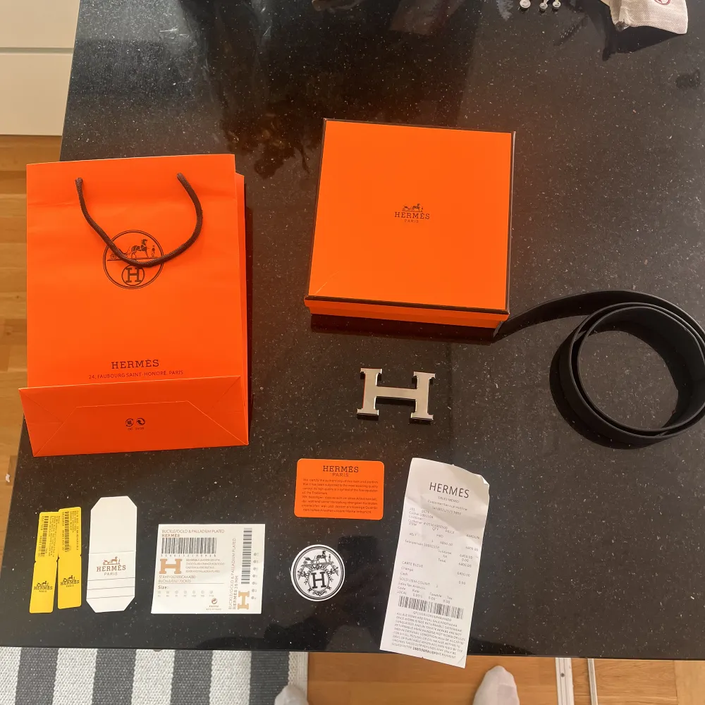 1:1 Hermes bälte med kvitto nästan aldrig använt pris kan diskuteras, skriv om ni har frågor eller vill ha fler bilder.. Accessoarer.