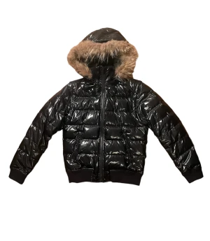 Fur hooded puffer jacket - 2 in 1 puffer jacka med avtagbar luva och armar från Tete homme Size S-M 