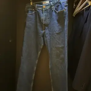 Jack Jones jeans knappt använda, inga flaws priset går att diskuteras vid snabb affär!