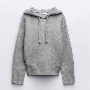 Fin stickad hoodie från zara som är slutsåld, den är helt ny med prislapp kvar.💗⭐️