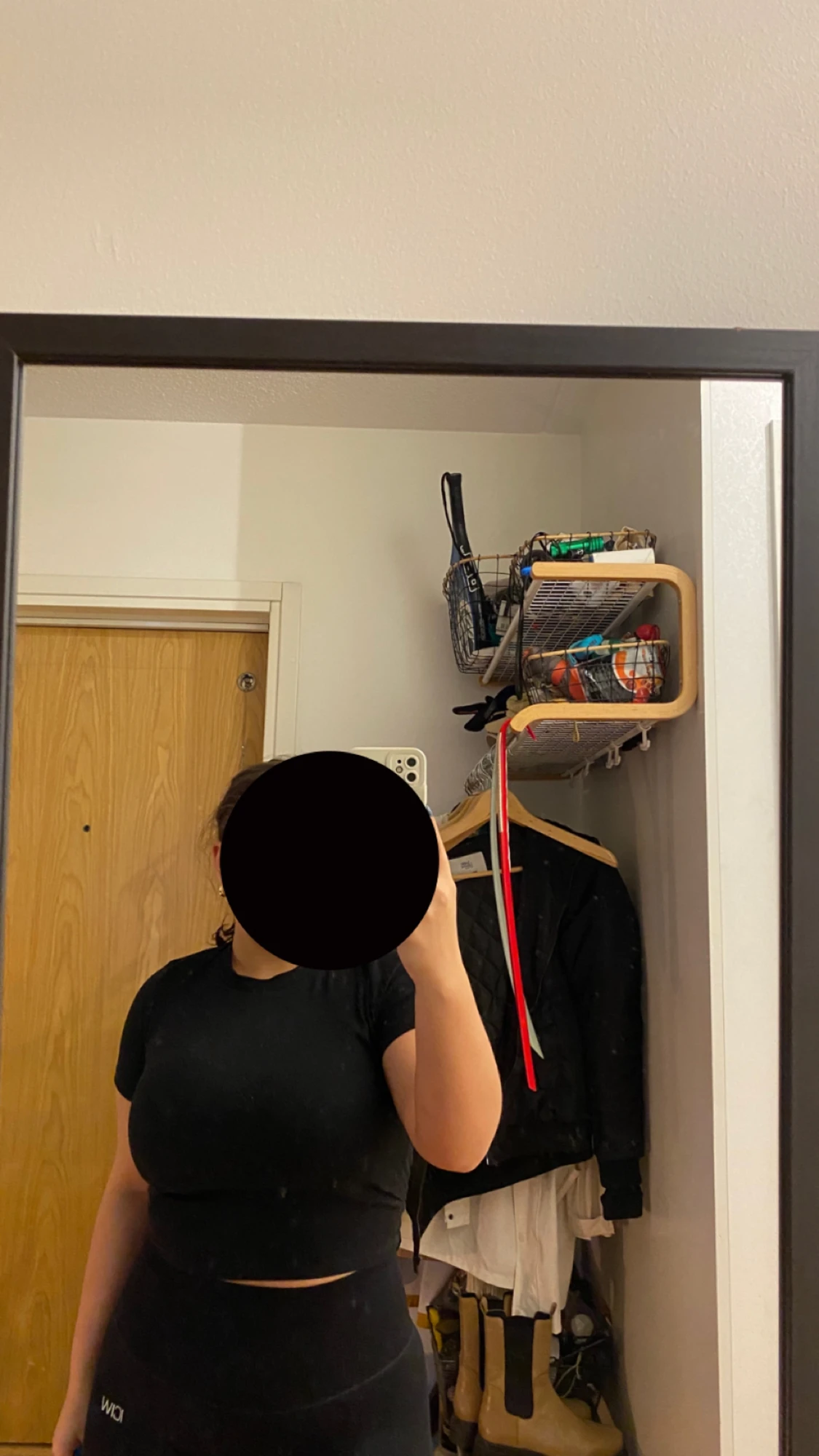 Fin svart tröja med öppen rygg