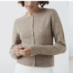 stickad kofta  - gina kofta 