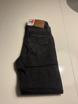 Lee - Helt nya oanvända  Nypris 999 Mitt pris 180kr