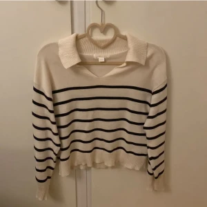 Tröja från Gina tricot  - Säljer pågrund av att den är lite för kort i armarna annars jätte fin. Använd ett fåtal gånger och ser som ny ut💗