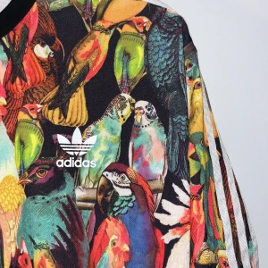 Adidas tröja  - Väldigt fräsch och knappt använd 😍ny pris 1100