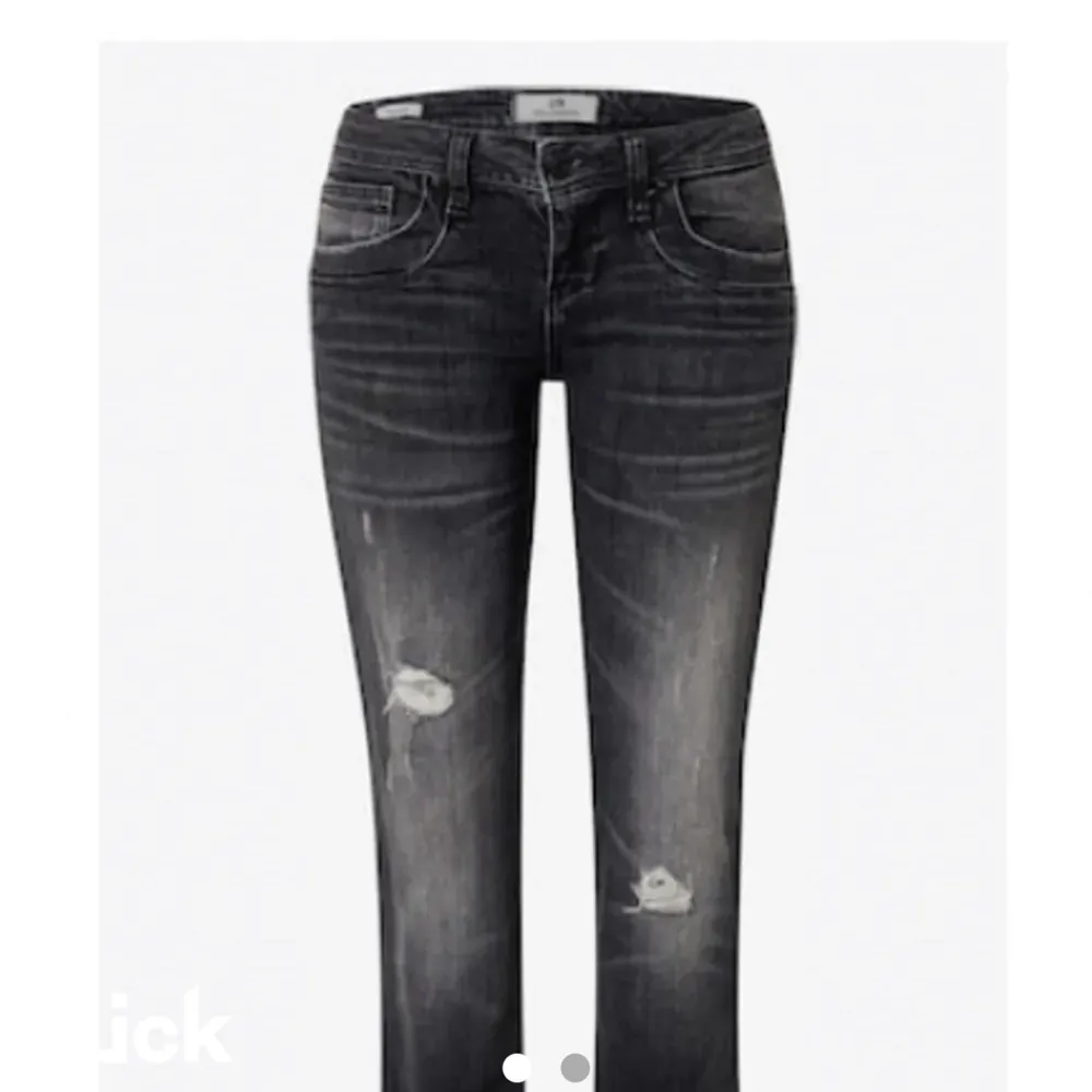 SÄLJER de blåa och håliga jeansen! . Jeans & Byxor.