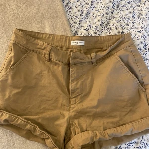 Chinos shorts🫶🏻 - Jätte fina inga defekter alls 🥰