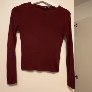 basic tröja - den är varm o fin med ett mönster. Lite liten för mig dock!❤️‍🔥