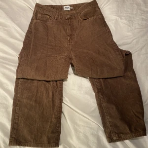 Manchesterbyxor  - Bruna manchesterbyxor från lager 157, köpta för 400kr. Bra skick, knappt använda. Storlek S/ 36-38. (Köparen står för frakt) 