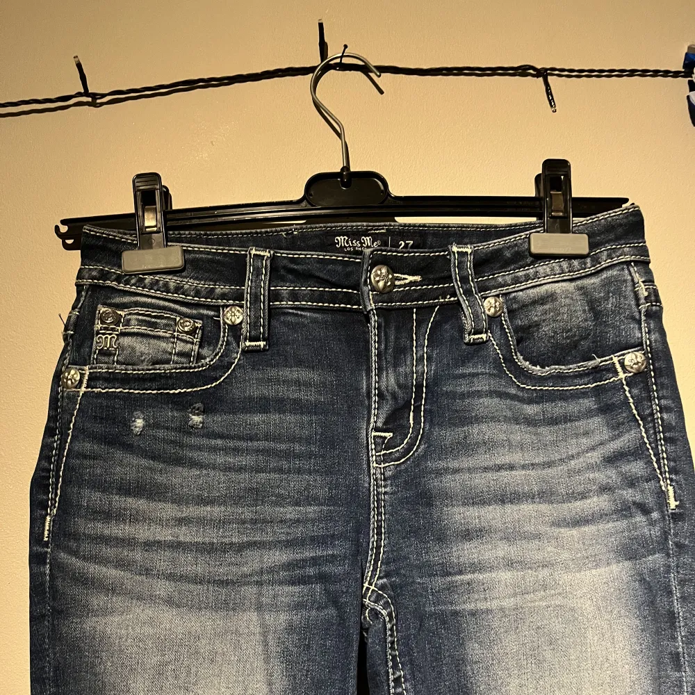 Helt nya oanvända Miss Me jeans 💥 Stl 27/S I skinny modell 🩷🩷🩷. Jeans & Byxor.