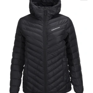 Peak performance  - Säljer vinterjacka från peak performance i storlek xs! Nypris 2999 säljer för 1250kr. Jackan är i mycket bra skick och har inga defekter.