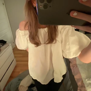 Blus - Aldrig använd🤍 storlek M men passar mig som har S