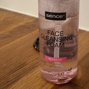 Sminkborttagning i form av skum - En sminkborttagning som är i form av skum, jag köpte en för mycket. Den e helt oanvänd 