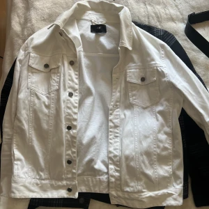 Hm - Säljer nu denna hm jeansjacka, storlek M
