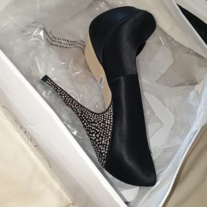 STEVE MADDEN KLACKSKOR - Dessa är sprillans nya, aldrig använda pga för små. Dom är strlk 39 men är som 38. Nypris 1.300:- Säljer för 700:-