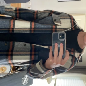 Tunn jacka - Jacka från Zara. Helt oanvänd, som ny. 